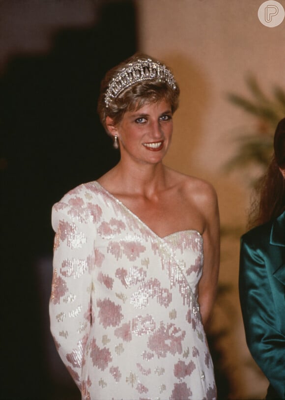 Princesa Diana escolheu um vestido de seda para uma recepção no Palácio de Itamaraty na noite do dia 23 de abril de 1991