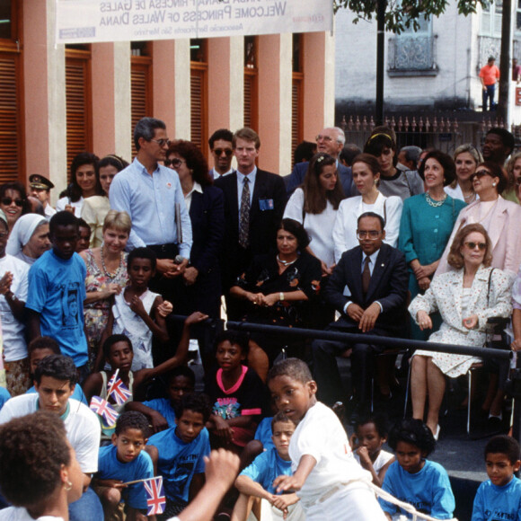 Princesa Diana assistiu a uma apresentação de capoeira em um abrigo no Rio de Janeiro 