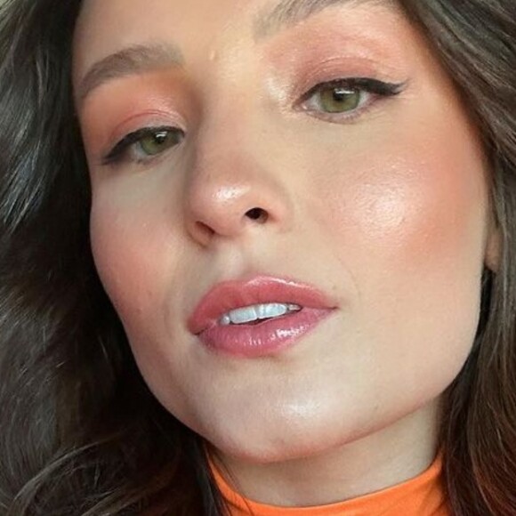 Larissa Manoela reflete sobre nova fase de vida nas redes sociais
