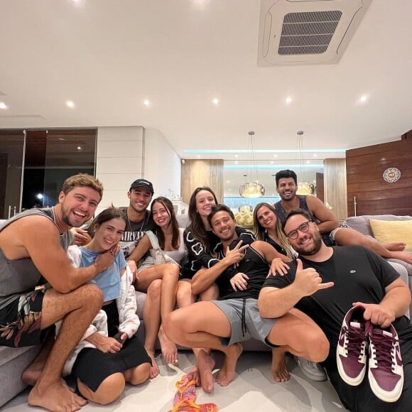 Larissa Manoela tem contado com a ajuda da família de André Luiz Frambach