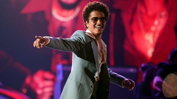 Bruno Mars no The Town tem microfone desligado e hit sertanejo: 'Em colapso'. Veja vídeos!