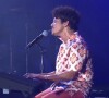 No começo do show, a transmissão teve problemas com o microfone de Bruno Mars