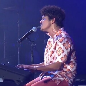 No começo do show, a transmissão teve problemas com o microfone de Bruno Mars
