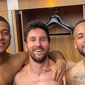 Torcida do PSG pedia a saída de Neymar e Messi