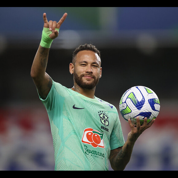 Neymar realizou uma de suas tradicionais festas em passagem pelo Brasil