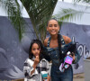 Macacão jeans foi usado por Taís Araujo no The Town: cantora levou a filha, Maria Antonia, ao festival