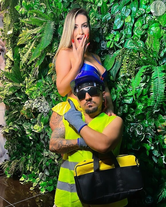 Andressa Urach segue fazendo série de vídeos pornô realizando fetiche para o seu perfil de sucesso na Privacy