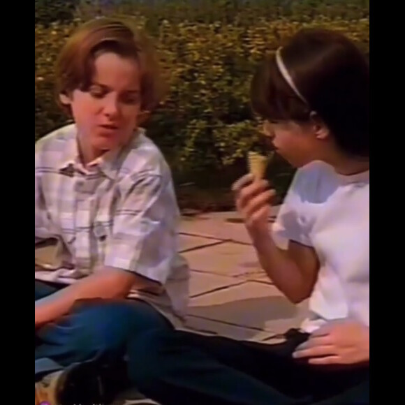 Kayky Brito e a irmã, Sthefany Brito, em cena da novela 'Chiquititas', de 2000