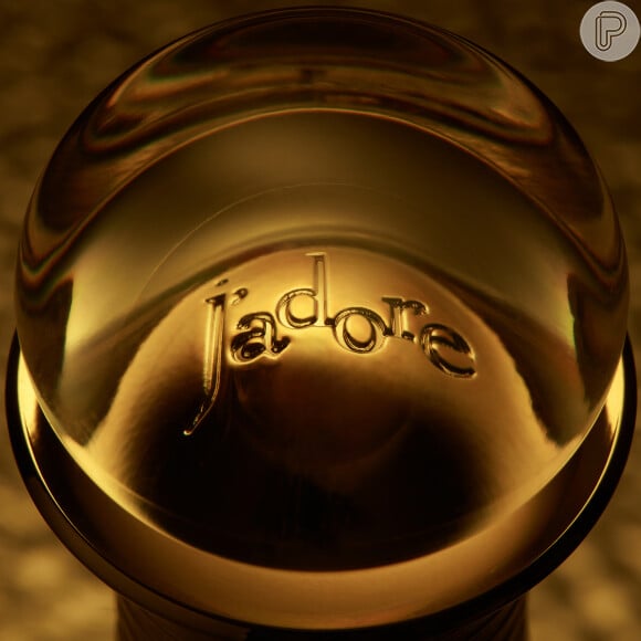 Perfume J'adore, da Dior, é composto por um buquê super trabalhado e faz sucesso no mundo todo