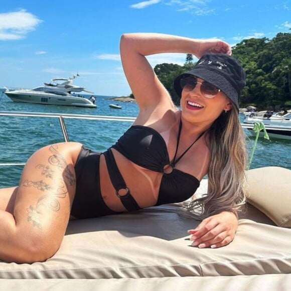 Andressa Urach reflete sobre fé em vida na prostituição