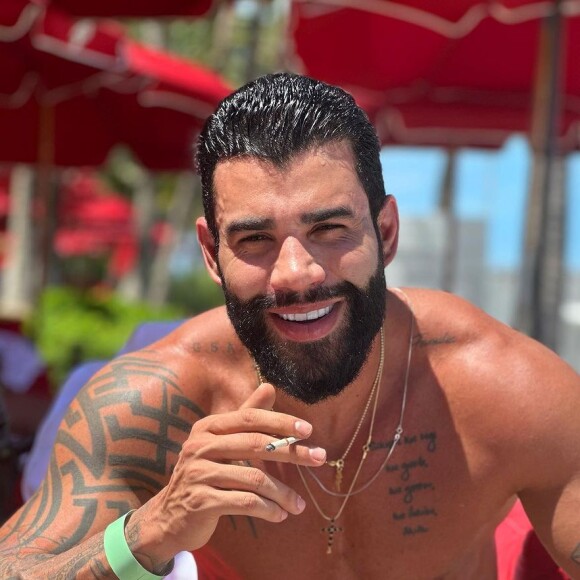 Seguidores de Gusttavo Lima apontaram que a barba seria a maquiagem do cantor