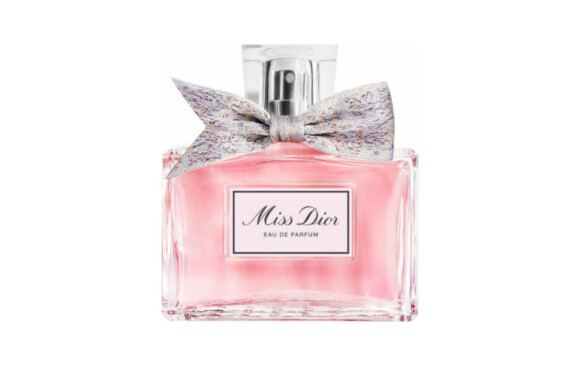 Perfume Miss Dior promete reencantar a vida das mulheres e abrir seus olhos para as cores brilhantes do amor serem sentidas novamente, incluindo na balada