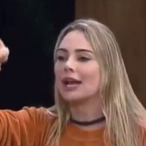 Rachel Sheherazade revelou isso durante uma conversa com suas aliadas no 'Rancho do Fazendeiro'