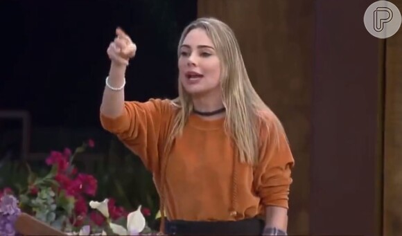 Rachel Sheherazade revelou isso durante uma conversa com suas aliadas no 'Rancho do Fazendeiro'