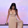Em sua performance do American Music Awards, em novembro de 2014, Selena Gomez usou um look romântico e também decotado