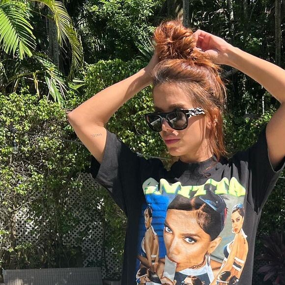 Em nova fase da carreira, Anitta está divulgando seus lançamentos futuros