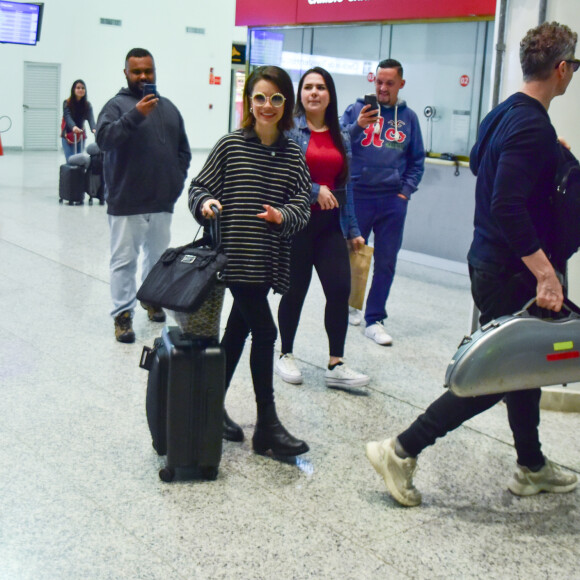 Sandy e Lucas Lima desembarcam juntos no Aeroporto de Campinas, em São Paulo, semanas após anunciarem a separação