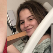 Sophia Valverde detalha experiência após cirurgia de retirada de nódulo no seio com 16 anos: 'Era igual a uma bola de tênis'