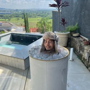 Whindersson Nunes é adepto de tomar banho de gelo após treinar pesado na academia