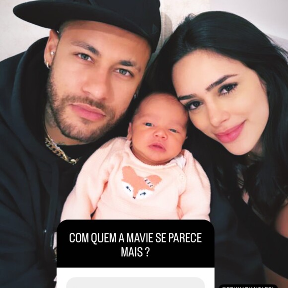 Neymar utilizou seu perfil no Instagram para tirar uma dúvida: Mavie se parece mais com o papai ou com a mamãe, Bruna Biancardi?