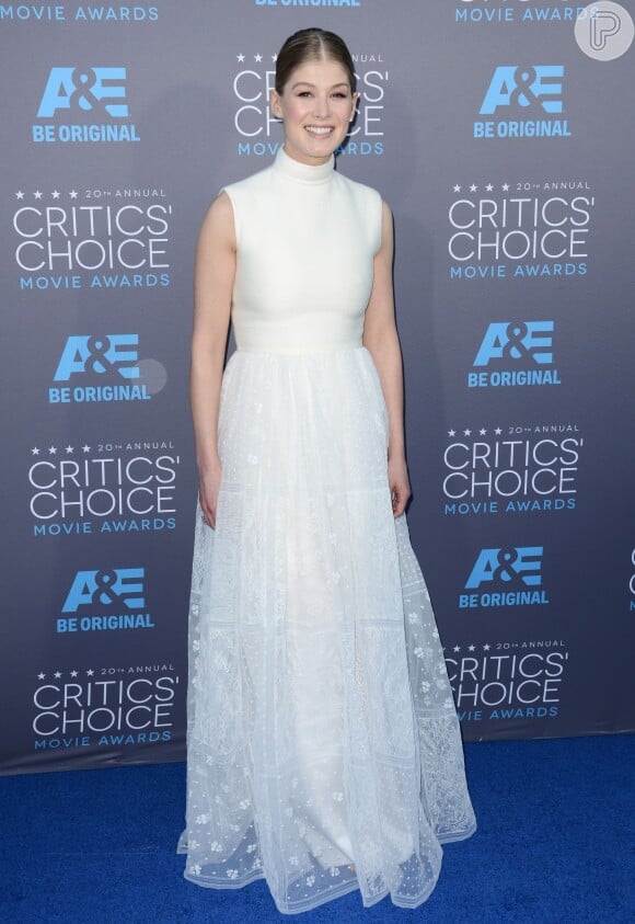 Rosamund Pike veste Valentino no Critics Choice Movie Awards 2015