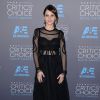 Felicity Jones veste Dolce & Gabbana no Critics' Choice Movie Awards 2015