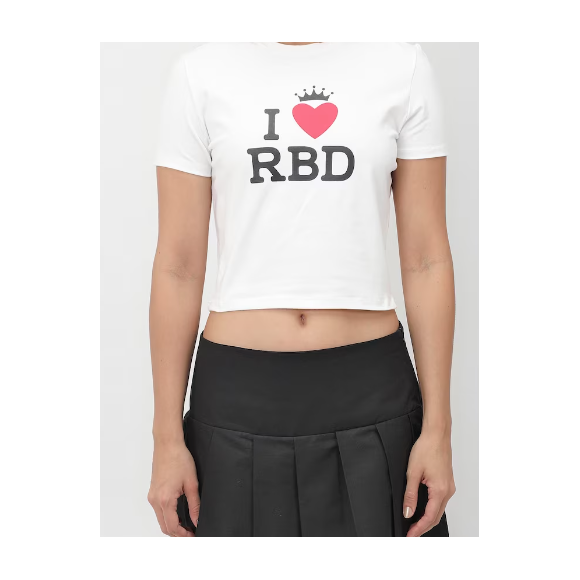 O clássico 'Eu Amo RBD' está na coleção da Riachuelo e você pode comprar para ir no show do RBD