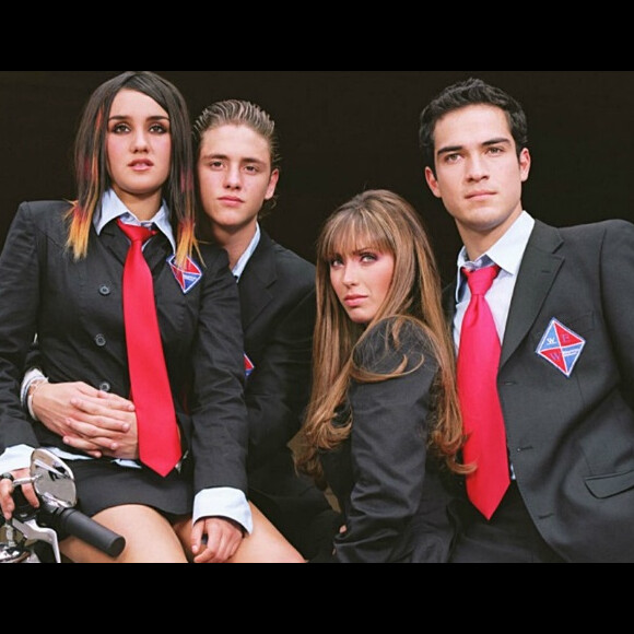 Look para show do RBD: Gravata, saia ou camisa da banda? Confira 18 peças de roupa para ficar com o visual perfeito na 'Soy Rebelde Tour'