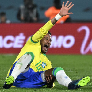 Neymar está em São Paulo se recuperando de uma cirurgia no joelho