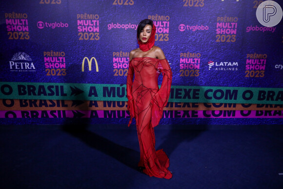 Brunna Gonçalves apostou em vestido vermelho com tranparência no  Prêmio Multishow de Música 2023