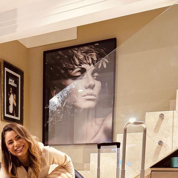 Lexa decidiu compartilhar o novo namoro com o público para abafar o escândalo de traição. Informação é da colunista Mariana Morais, do Correio Braziliense 