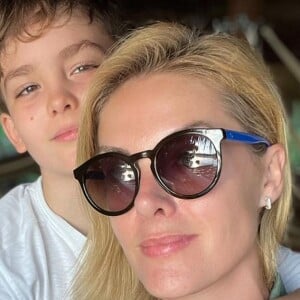 Ana Hickmann e filho foram a uma festa de família no domingo 12 de novembro de 2023; nas fotos, a apresentadora surge com ar sorridente, e o menino, com o semblante sério