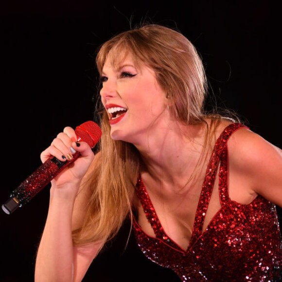 Taylor Swift viaja em jatinho particular de R$ 200 milhões