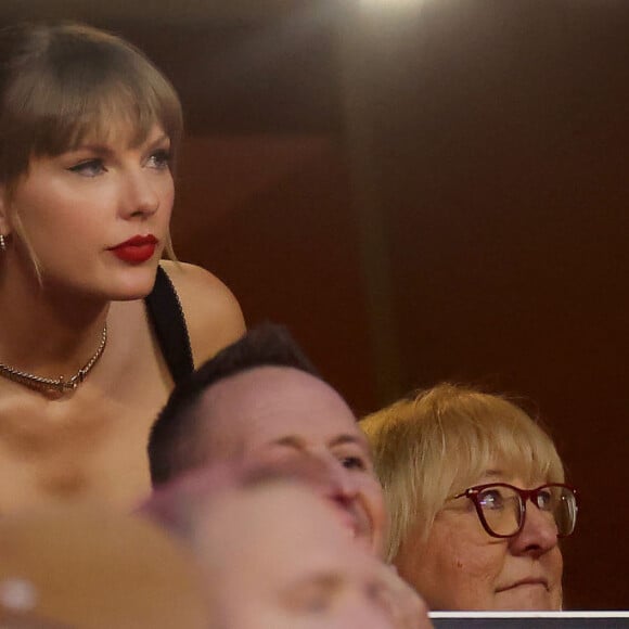 Taylor Swift chegou ao Brasil para shows no país