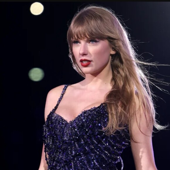 Jatinho de Taylor Swift tem cozinha, banheiro e quarto, além de área comum