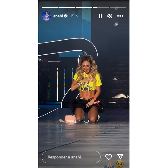 Reta final da turnê do RBD no Brasil e Anahí cai no choro por ficar doente nos últimos shows