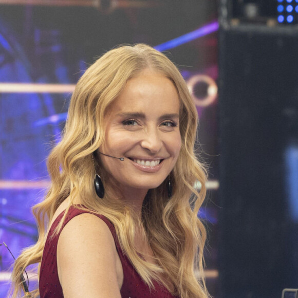 Angélica no 'Domingão': apresentadora usou vestido grifado para receber homenagem no quadro de Luciano Huck 