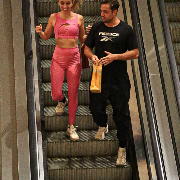 Atualmente Rafael Cardoso está namorando Vivian Linhares