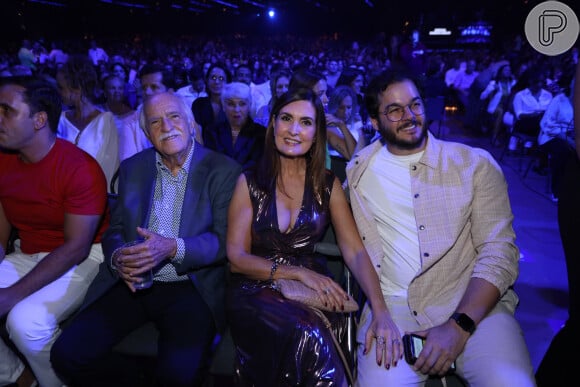 Fátima Bernardes, o namorado, Túlio Gadêlha, e Ary Fontoura se encontraram na gravação do tradicional especial de fim de ano de Roberto Carlos para a Globo