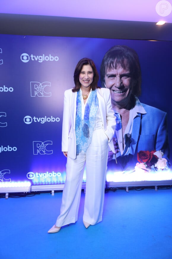 Beth Goulart compareceu à gravação do tradicional especial de fim de ano de Roberto Carlos para a Globo