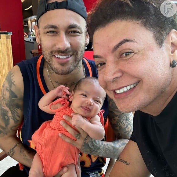 Neymar só tem publicado fotos de boné