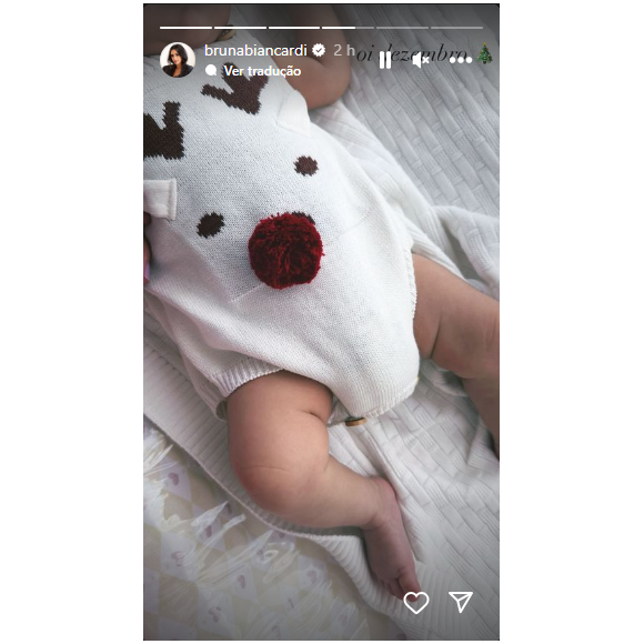 No mesmo dia que Mavie conheceu Carol Dantas, Bruna Biancardi postou look de natal da filha e colocou em dúvida que influenciadora não está na mansão de Neymar