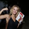 Carolina Dieckmann esbanja simpatia e exibe sorrisão durante evento no Rio de Janeiro
