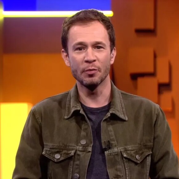 Tadeu Schmidt entrou no lugar de Tiago Leifert que deixou o BBB para cuidar ajudar nos cuidados da sua filha que foi diagnosticada com câncer nos olhos