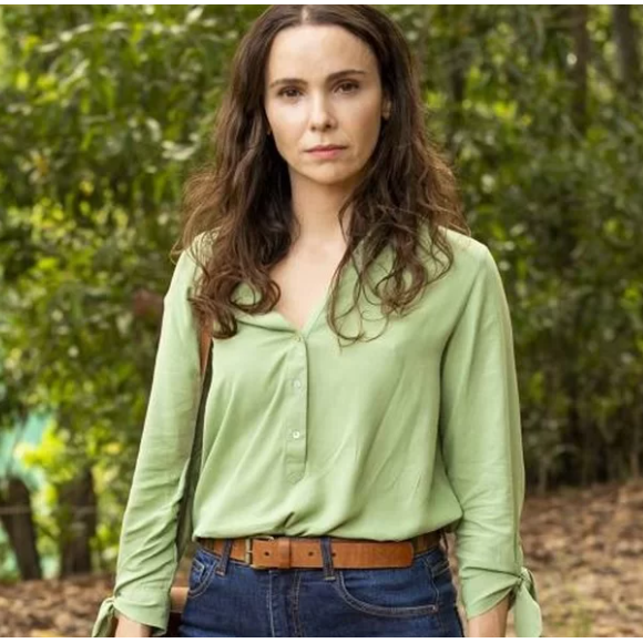 Na novela 'Terra e Paixão', Lucinda (Debora Falabella) levará um tiro a mando de Antônio (Tony Ramos) e ficará entre a vida e a morte. As cenas irão ao ar no capítulo de 6 de janeiro.