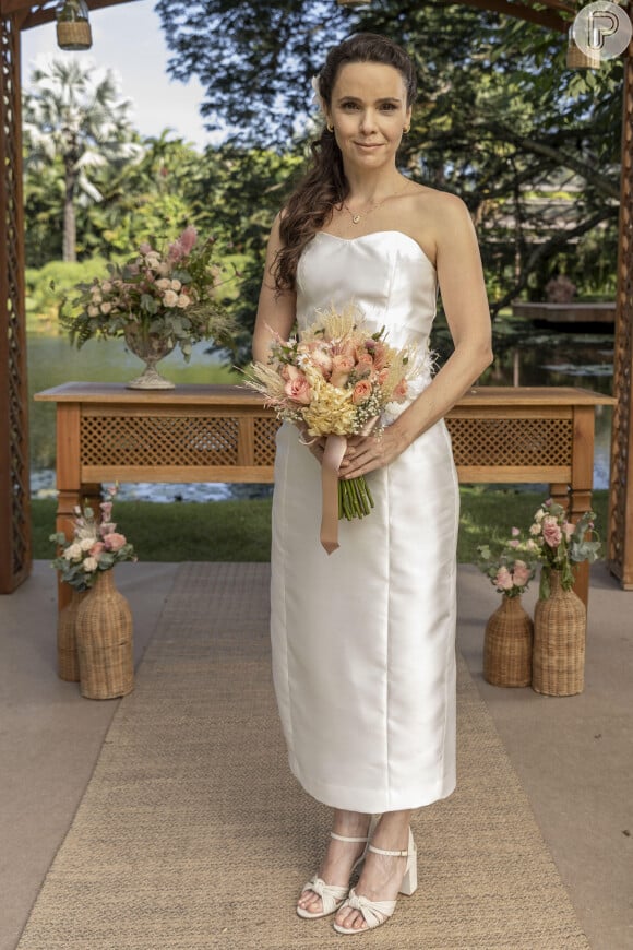 Vestido de noiva de Lucinda na novela 'Terra e Paixão' é romântico e simples