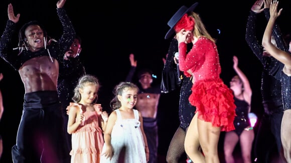 'É dia de Marina e Helena!': filhas de Ivete Sangalo mostram em show no Maracanã que puxaram talento da mãe. Fotos!