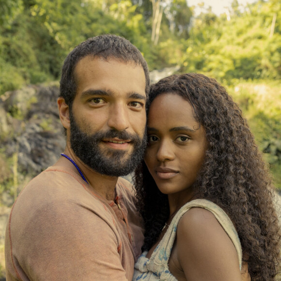 Em Renascer, Maria Santa (Duda Santos) e José Inocêncio (Humberto Carrão) se amam na primeira fase.