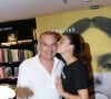 Pai de Isis Valverde morreu de infarto ao fazer uma trilha em Minas Gerais. Na foto, Rubens prestigia a filha em 2019 no lançamento do livro da atriz