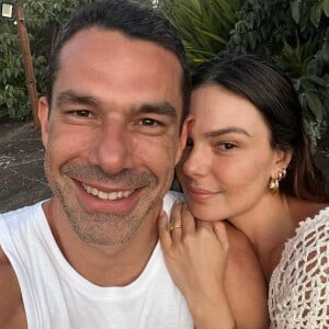Isis Valverde e o noivo, Marcus Buaiz, assumiram a relação em maio de 2023